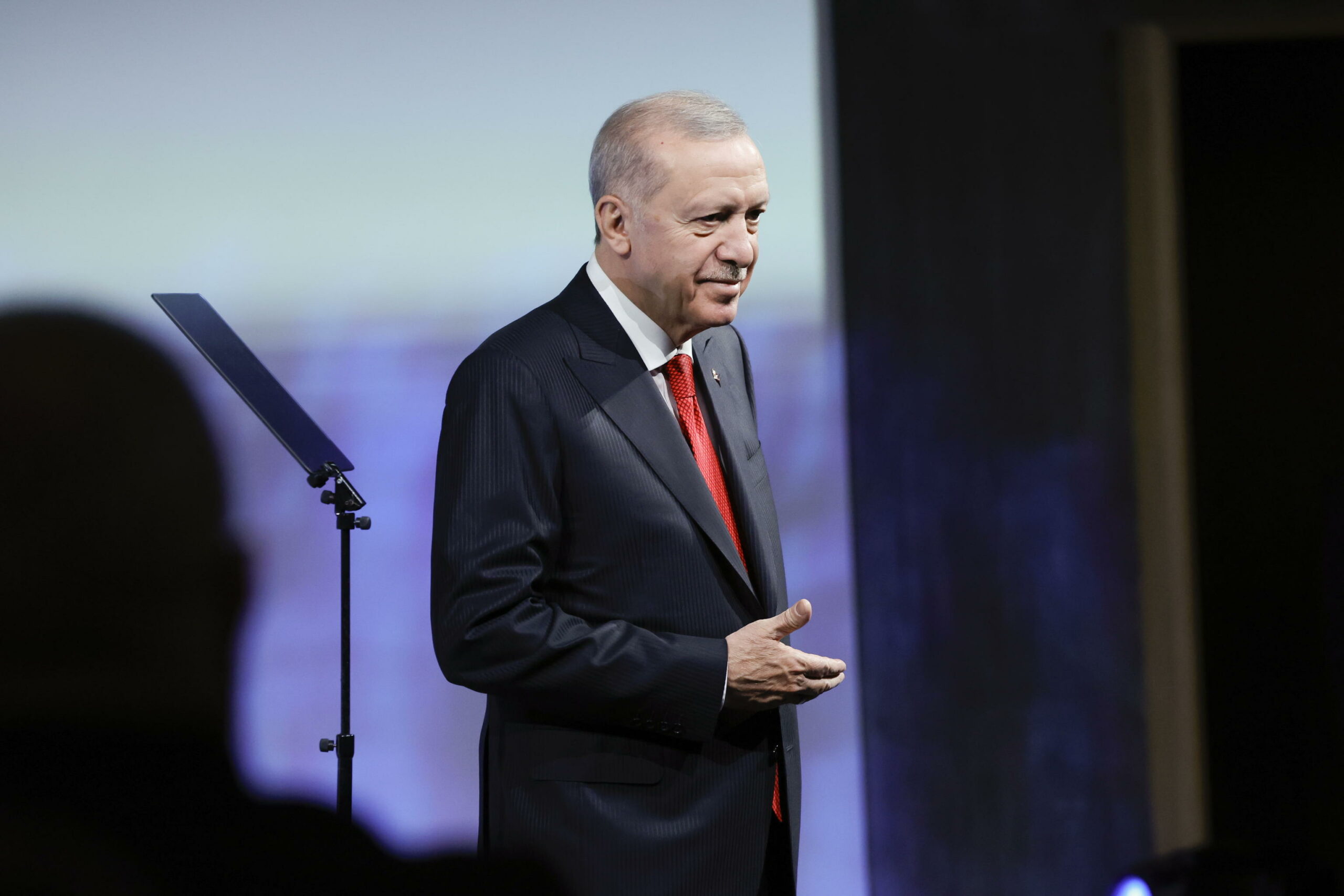 Erdogan: “Turchia guarda all’Est ma non dimenticherà l’Ovest” 