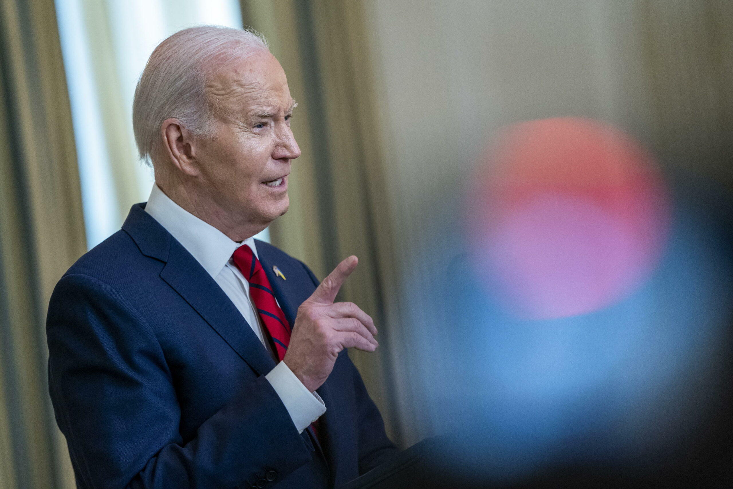 Biden e premier giapponese discutono riguardo a preoccupazioni su Mar Cinese Meridionale