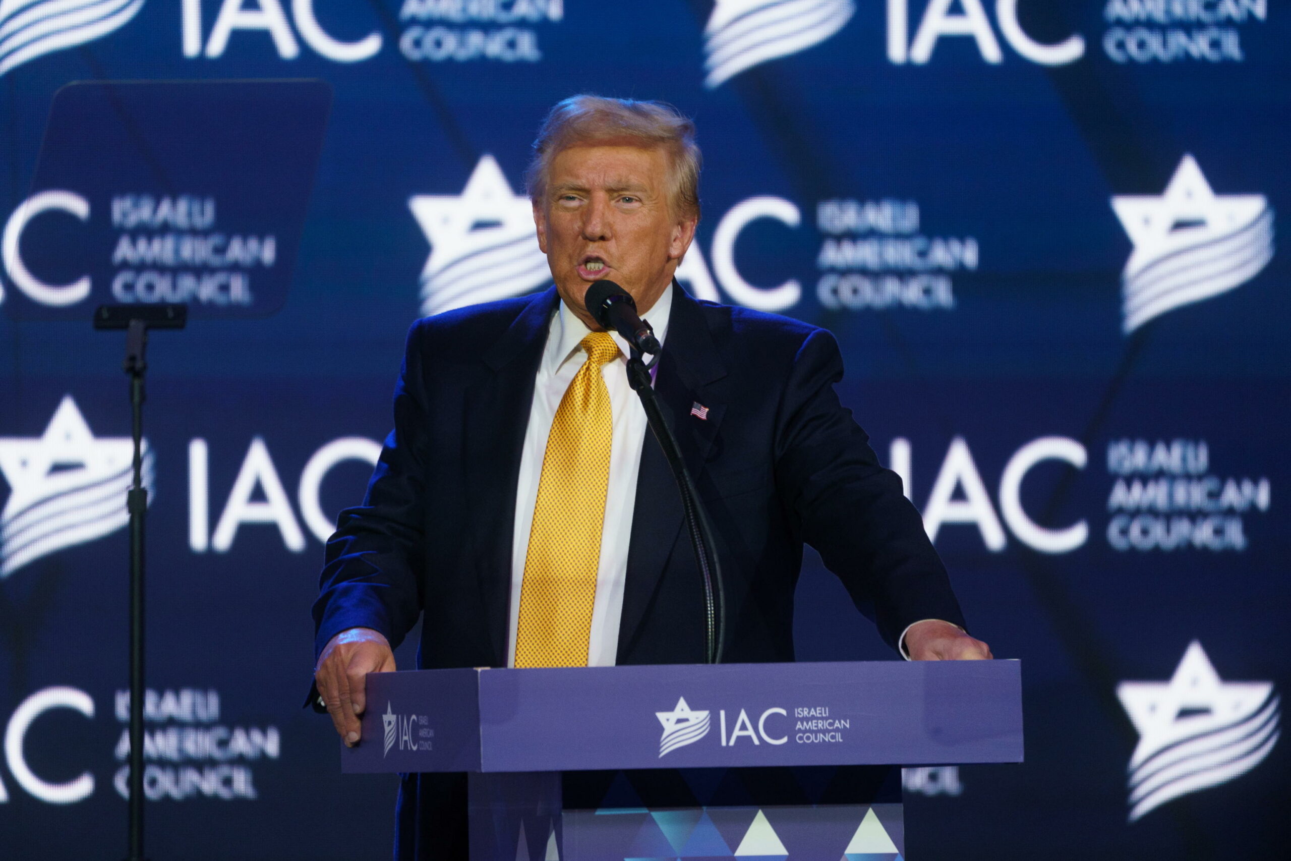 Trump condanna antisemitismo, poche ore dopo report della CNN su suo controverso candidato in North Carolina 