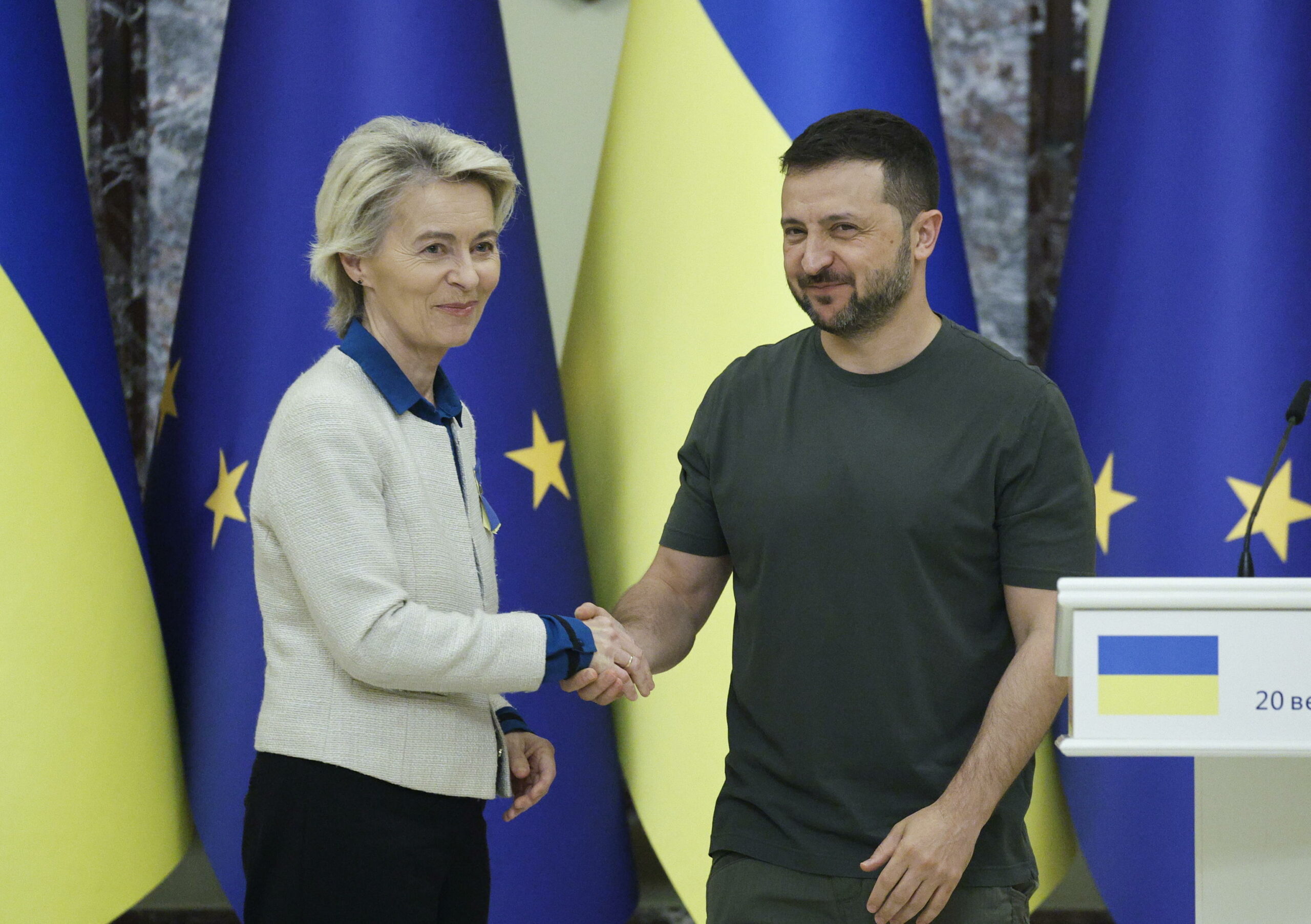 Zelensky incontra von der Leyen a Kiev: annunciati 35 miliardi di prestito UE all’Ucraina