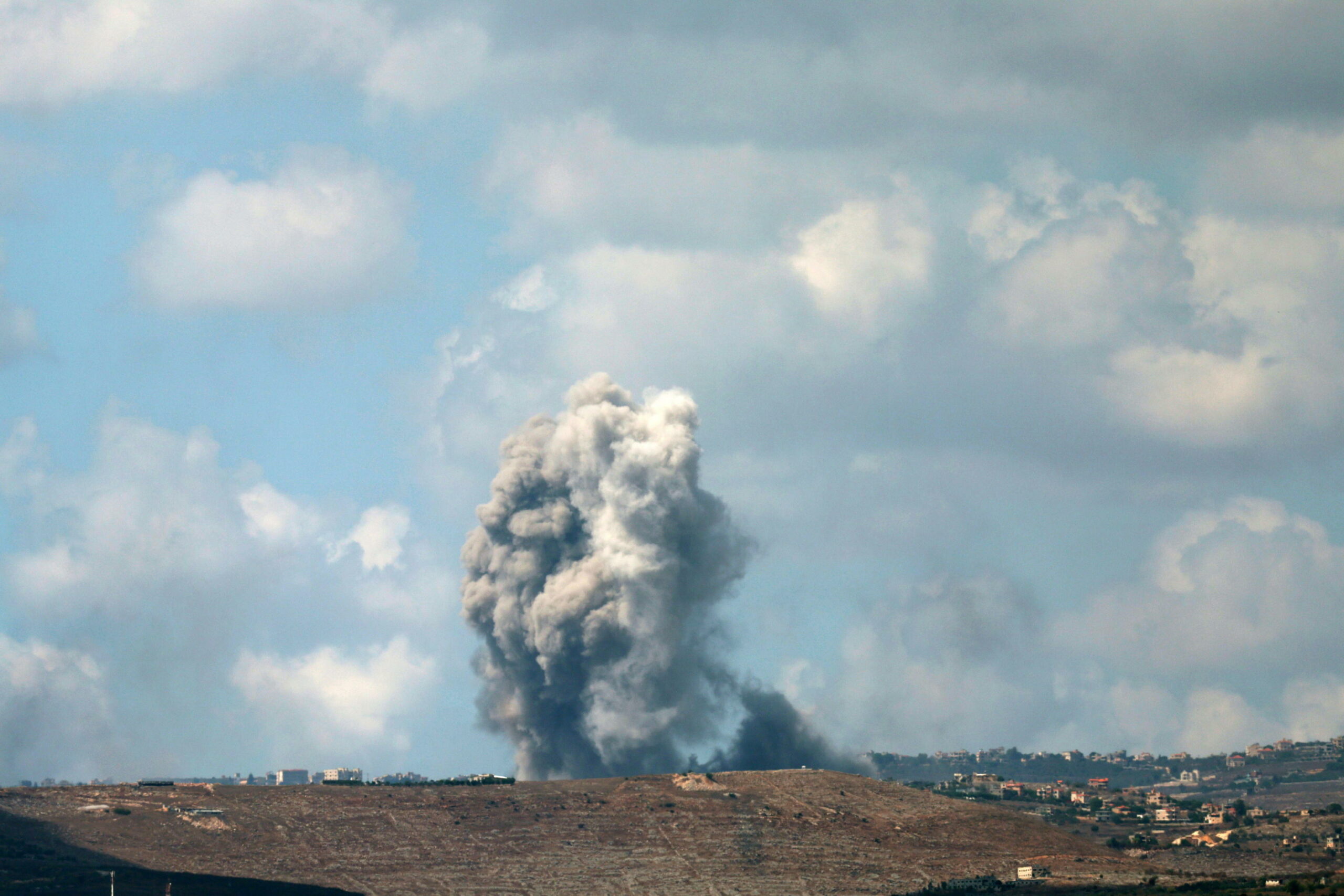 Israele attacca il Libano, colpiti circa 300 obiettivi, oltre 270 le vittime 