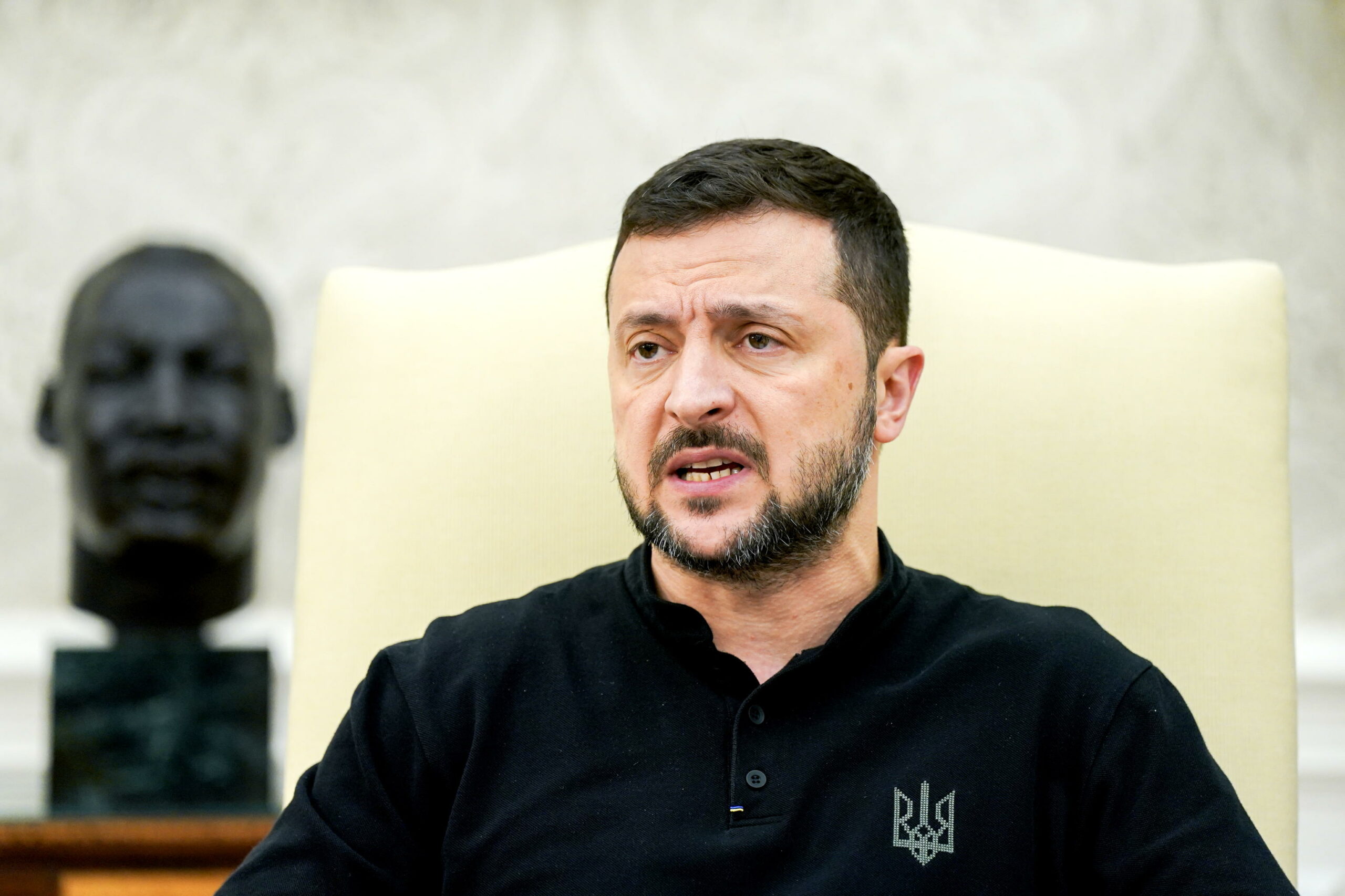 Zelensky: “Situazione in prima linea molto, molto difficile”