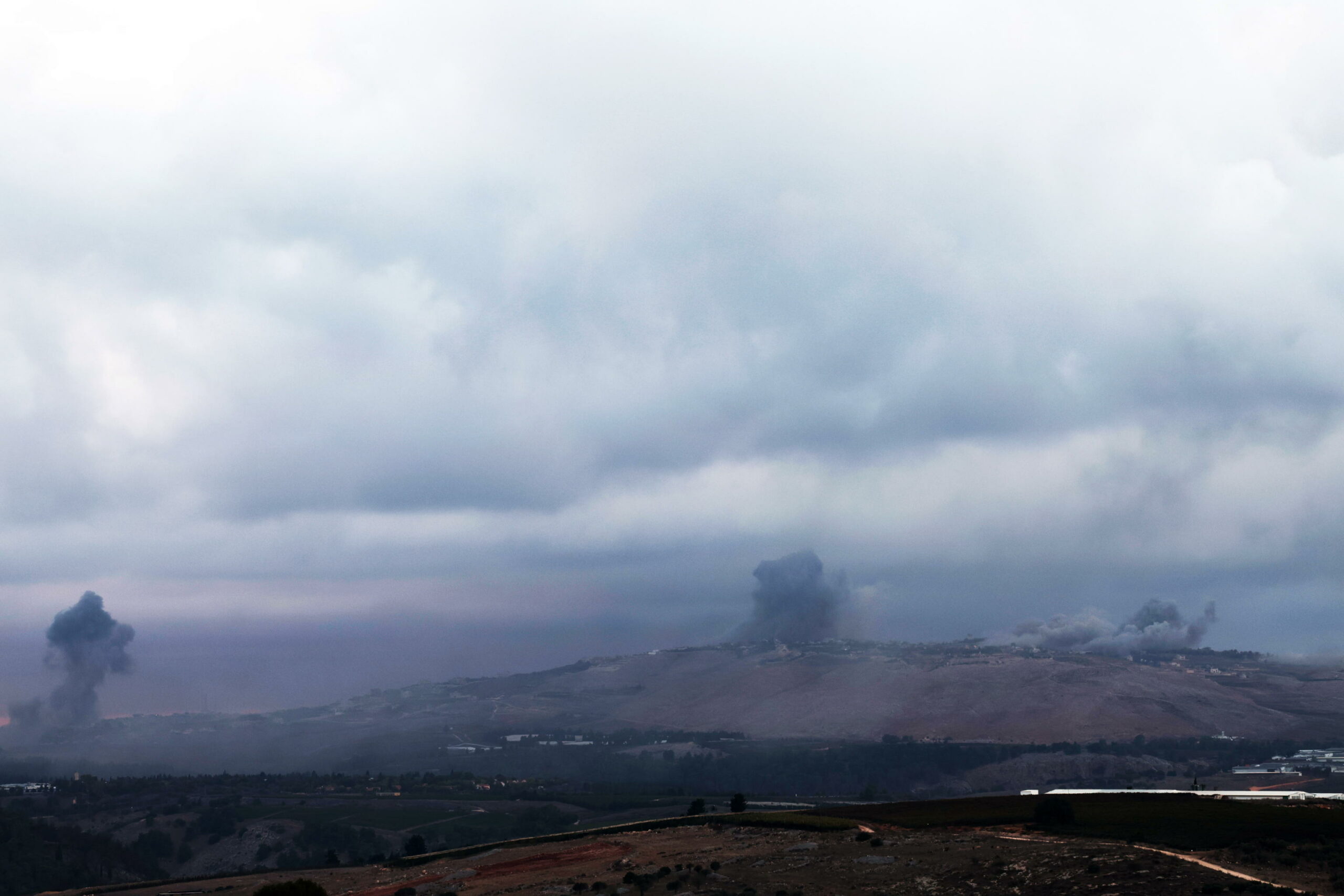 Israele ordina evacuazione zone del Libano, mentre Hezbollah nega inizio operazioni terrestri 