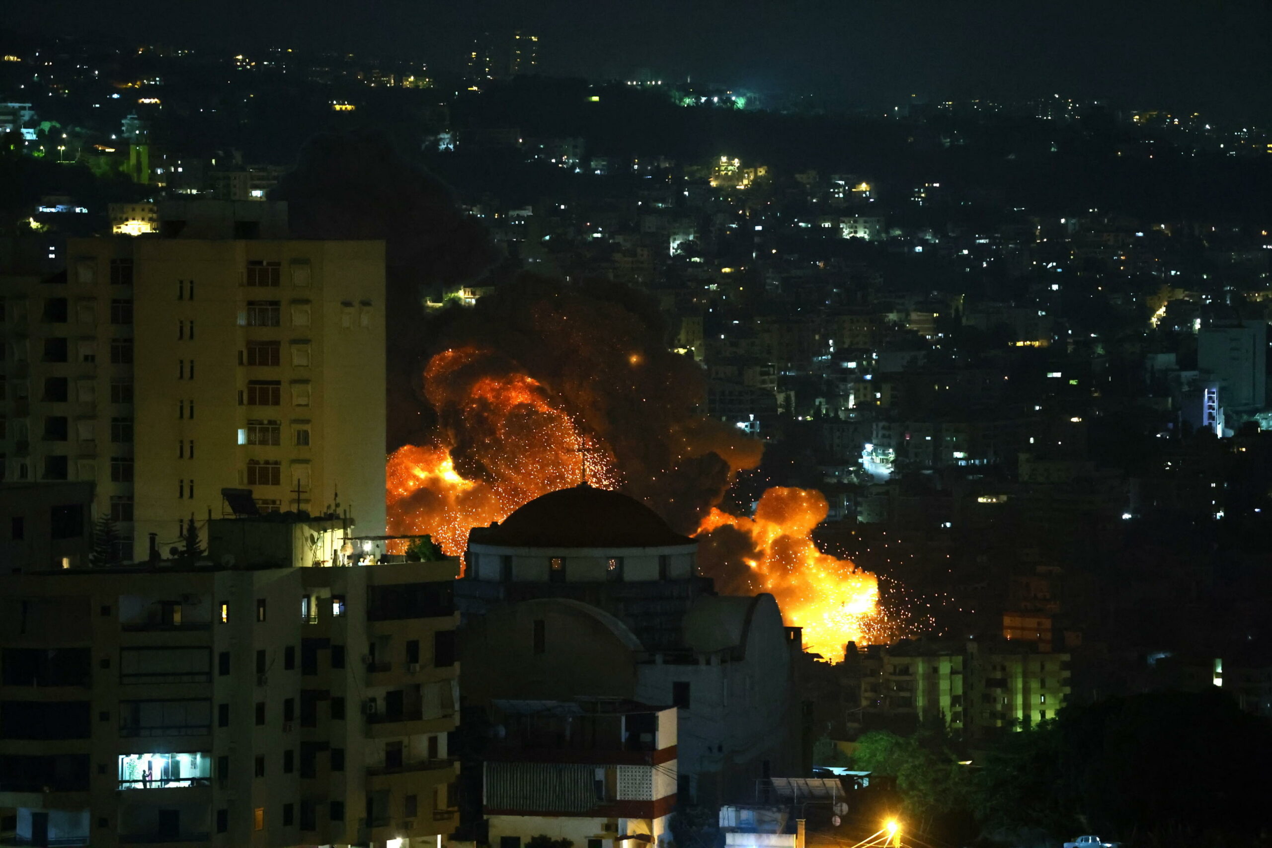 Israele conduce il più intenso bombardamento sul Libano dall’inizio degli scontri con Hezbollah