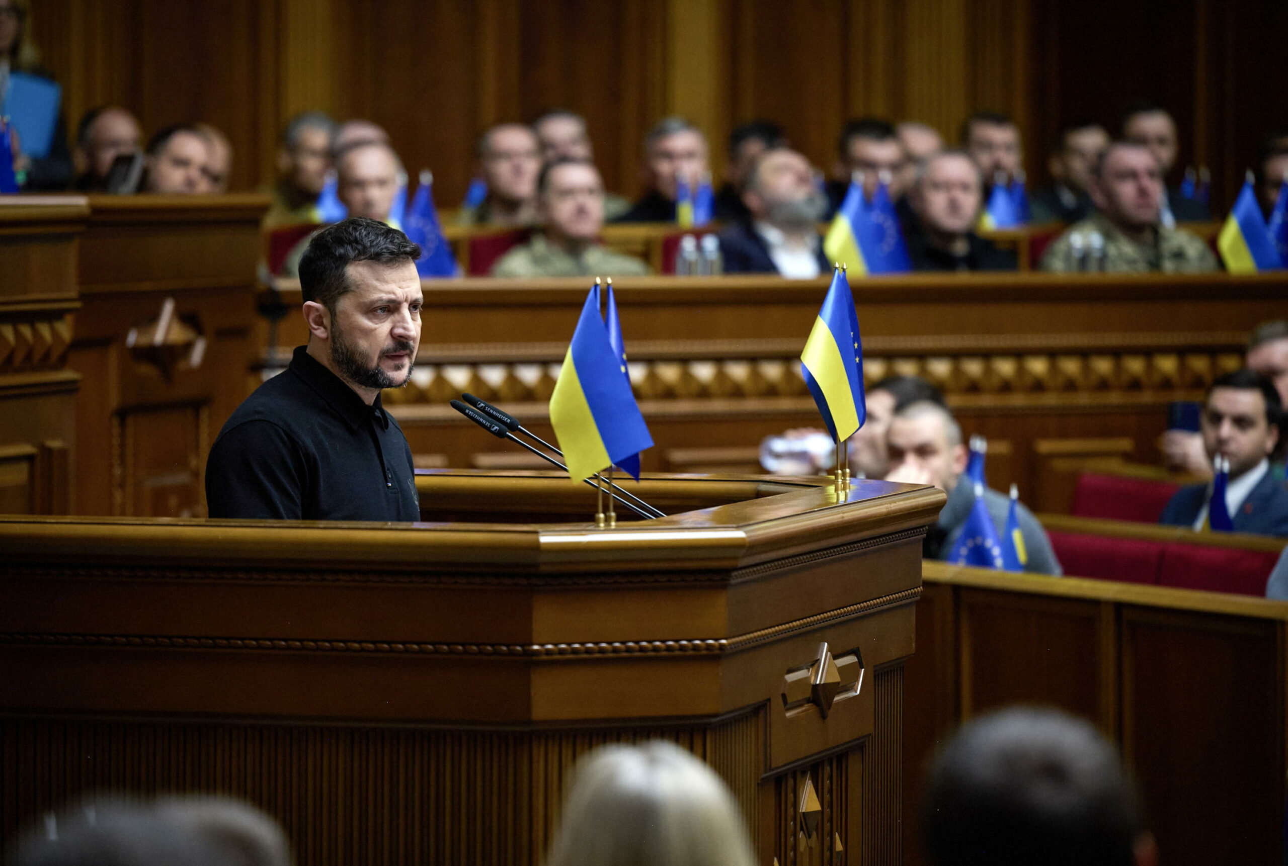 ￼Zelensky presenta Piano della Vittoria al Parlamento ucraino