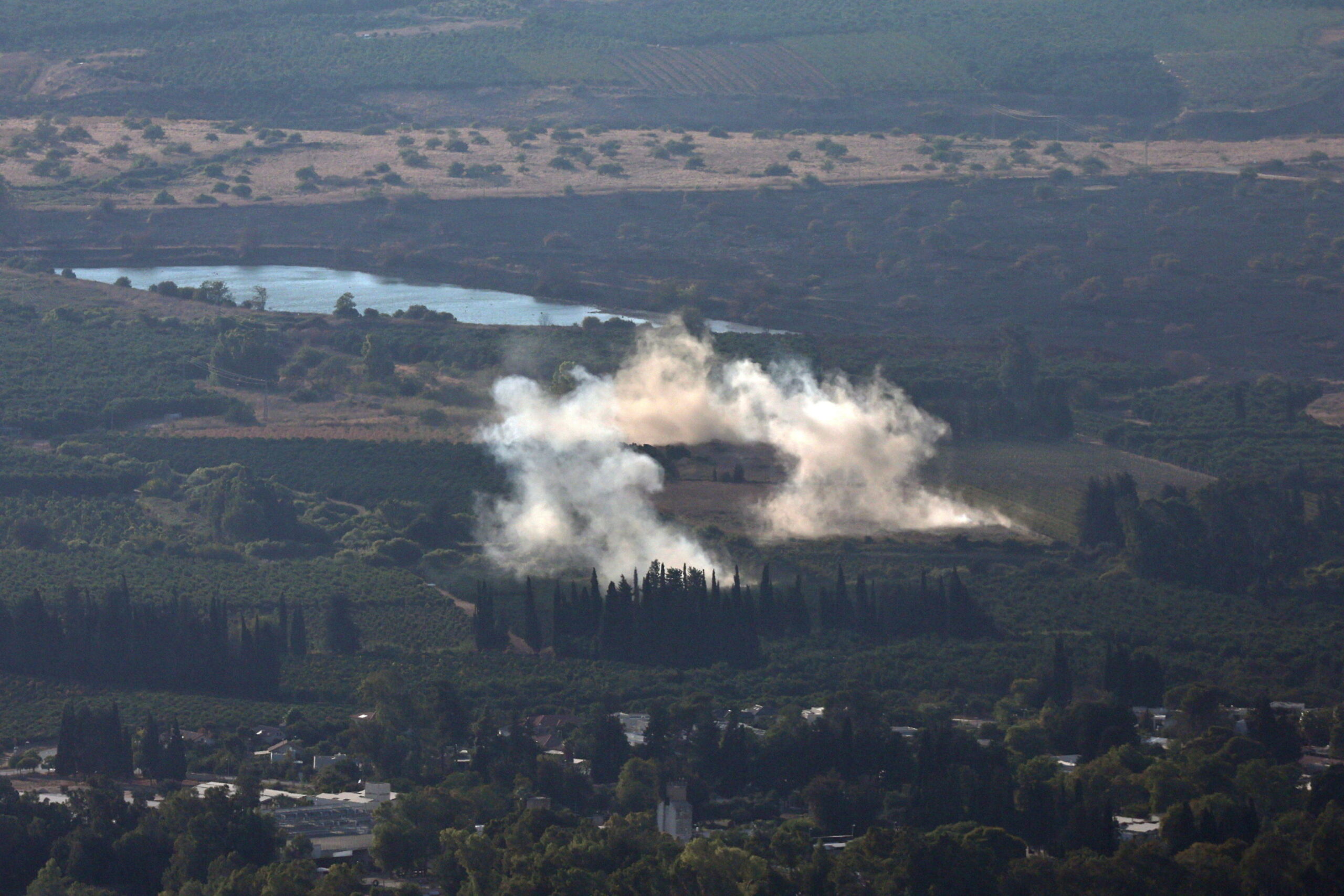 Hezbollah lancia attacco missilistico contro sobborgo Nirit, Tel Aviv 