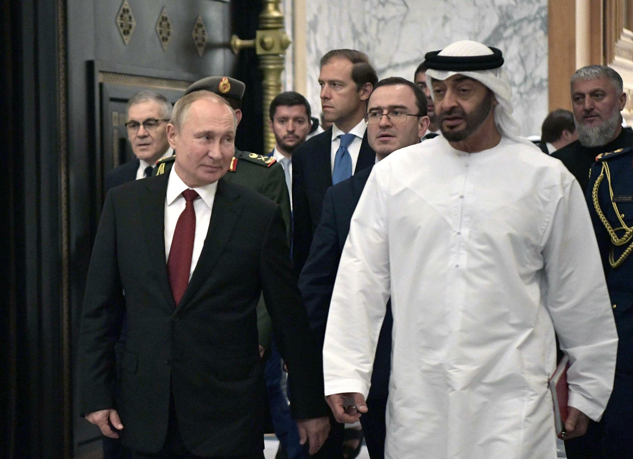 Emirati impegnati a discutere di pace in Ucraina con la Russia, in vista della possibile vittoria di Trump alla Casa Bianca 