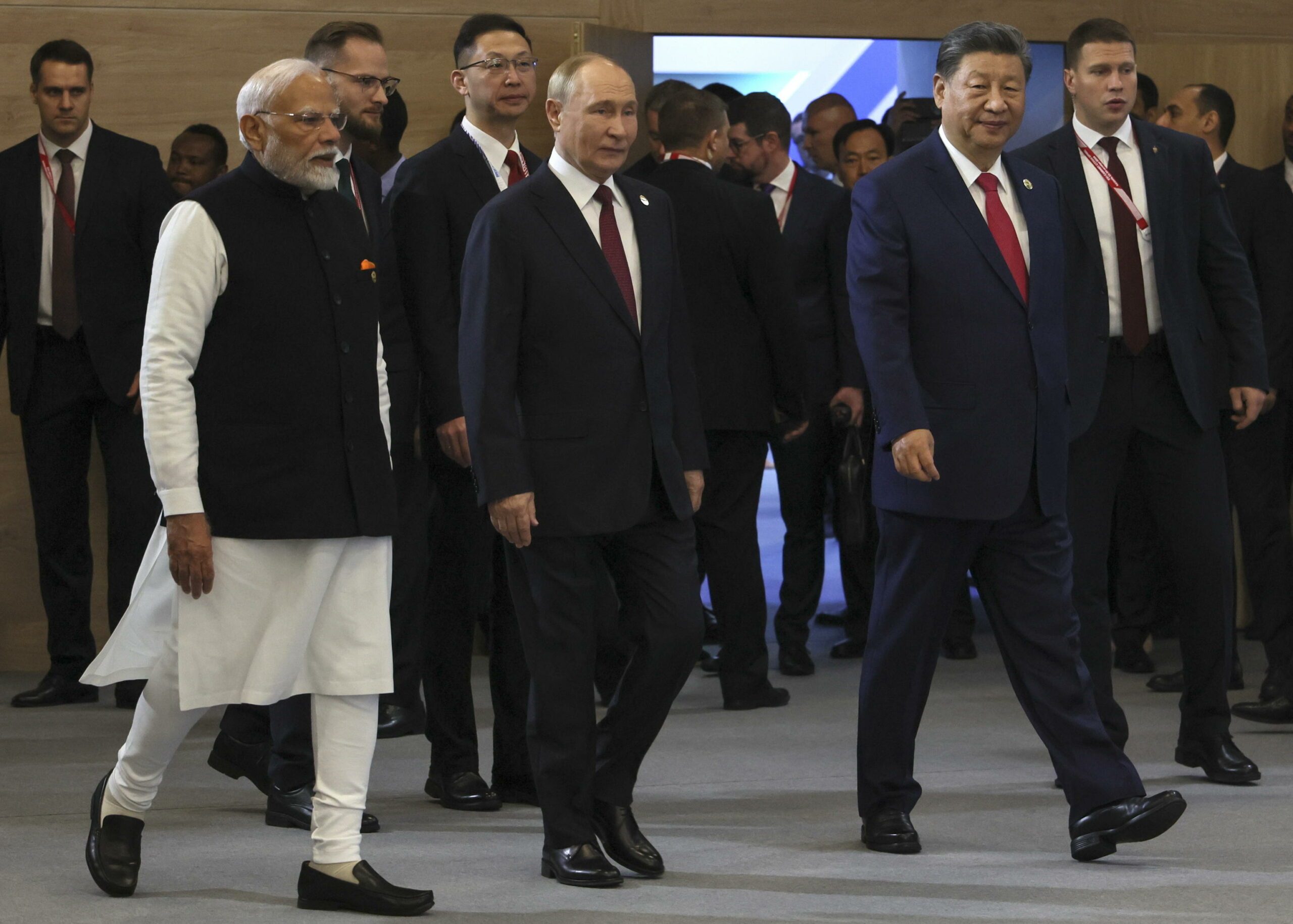 Incontro tra Xi Jinping e Narendra Modi al vertice BRICS di Kazan