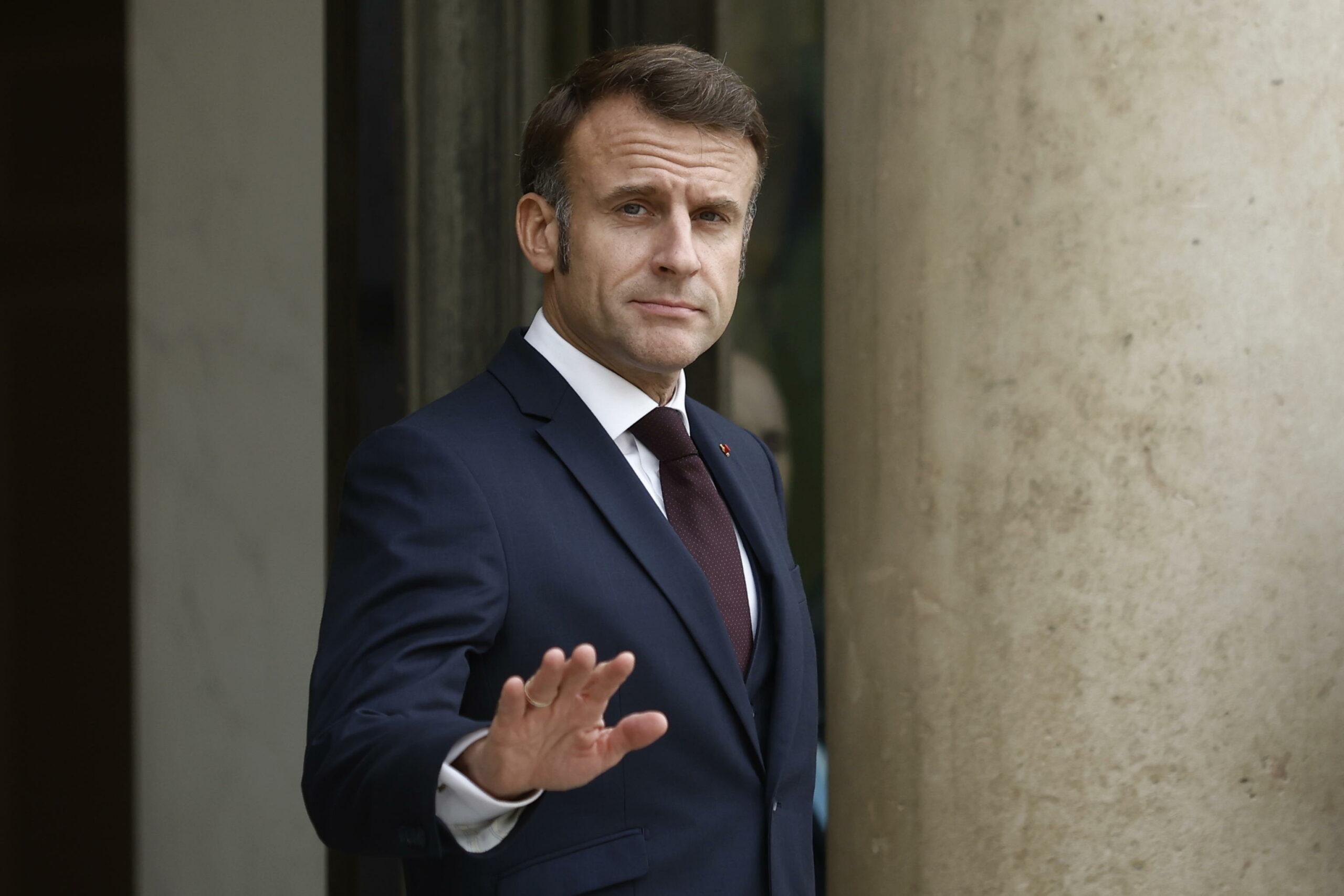 Peacekeeper in Ucraina, Macron: “Kiev non ha bisogno del permesso di Mosca”