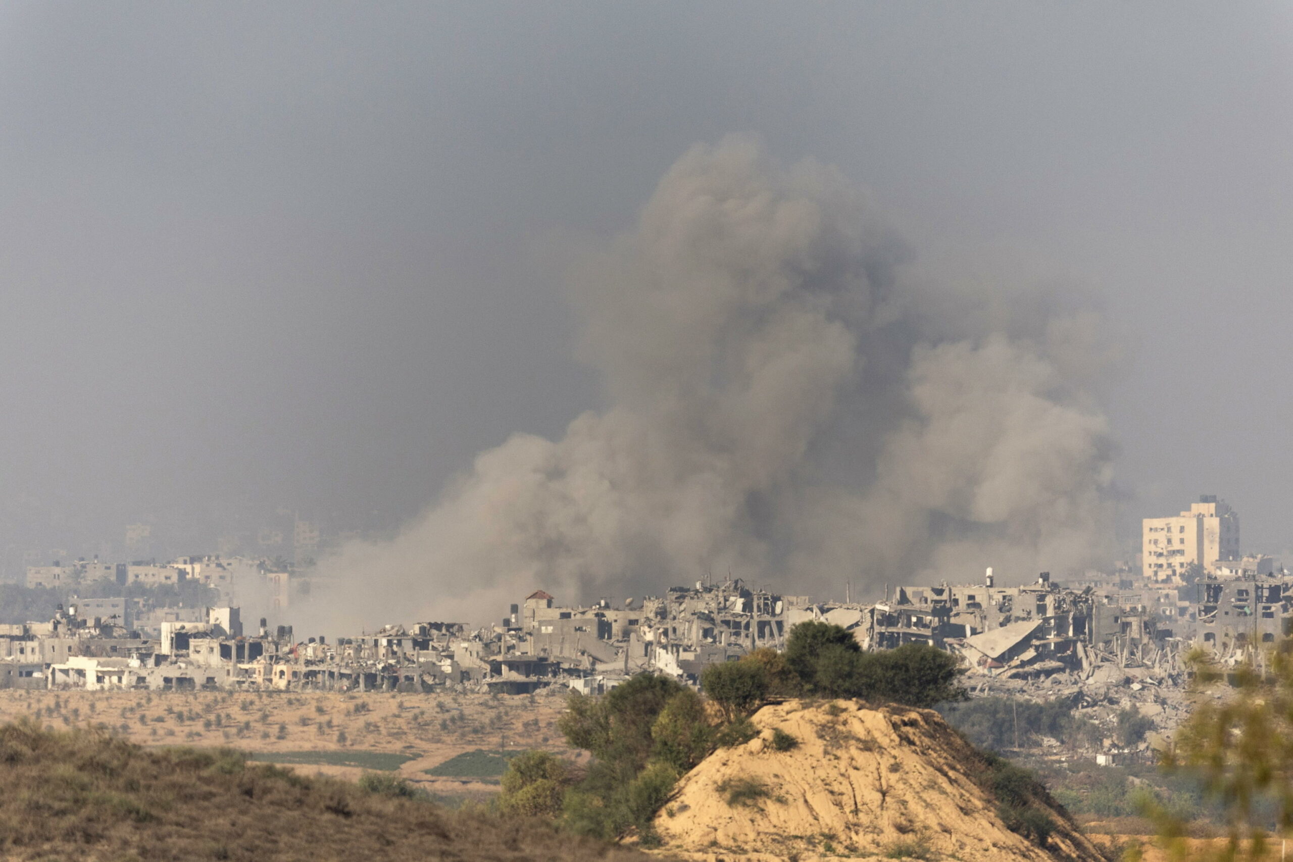 Raid israeliano nel Nord di Gaza: almeno 60 morti in edificio che ospitava sfollati