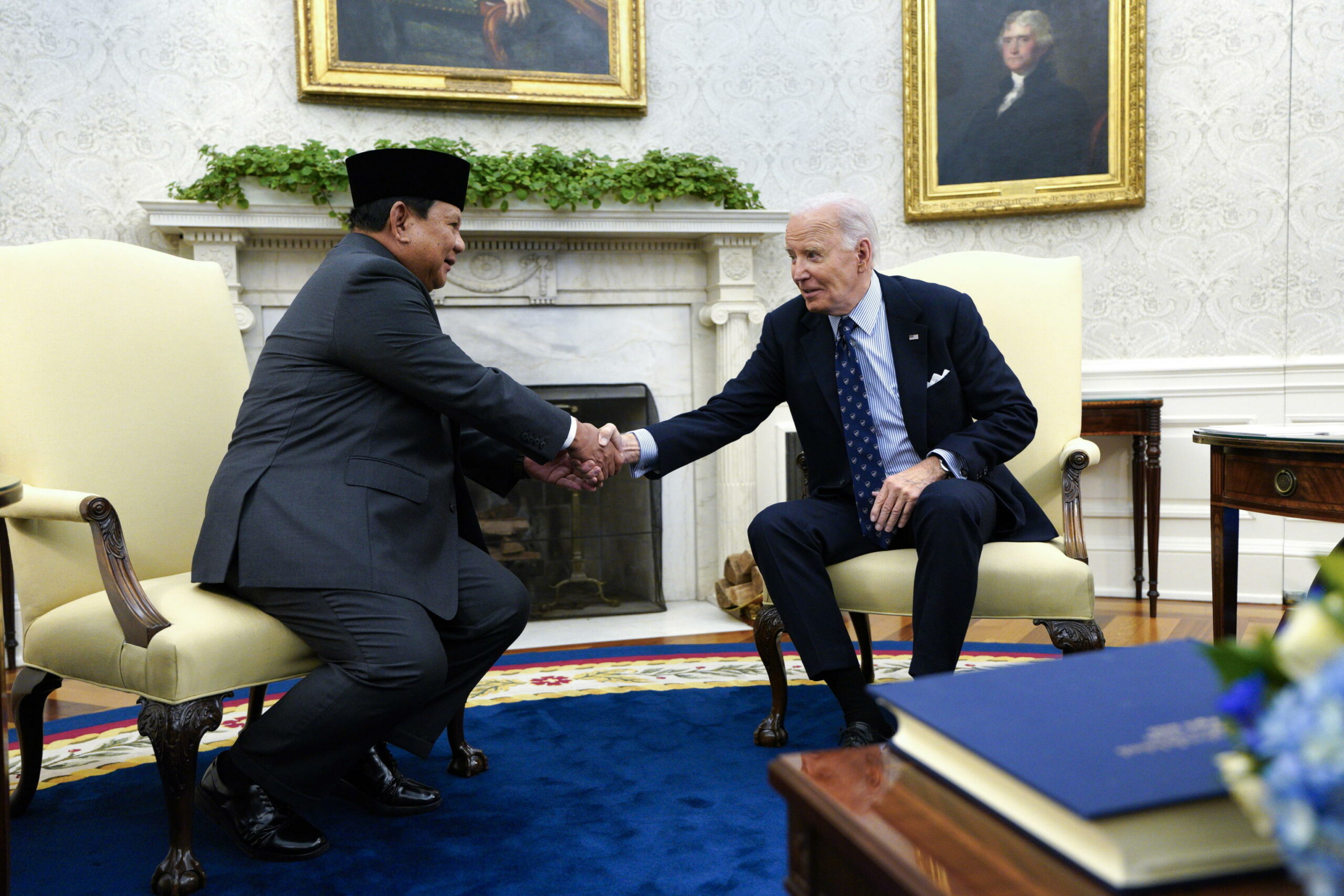 Biden incontra presidente indonesiano a Washington