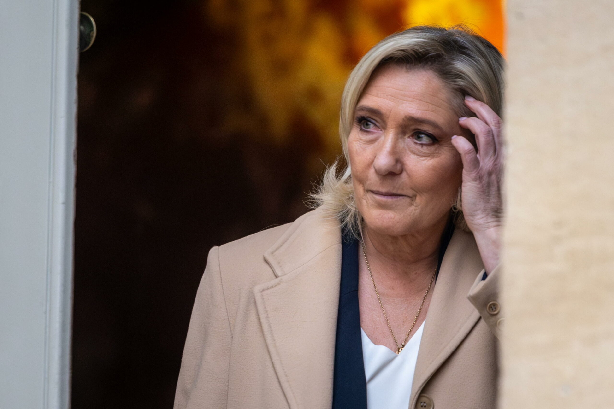 Francia: Le Pen minaccia di far cadere governo