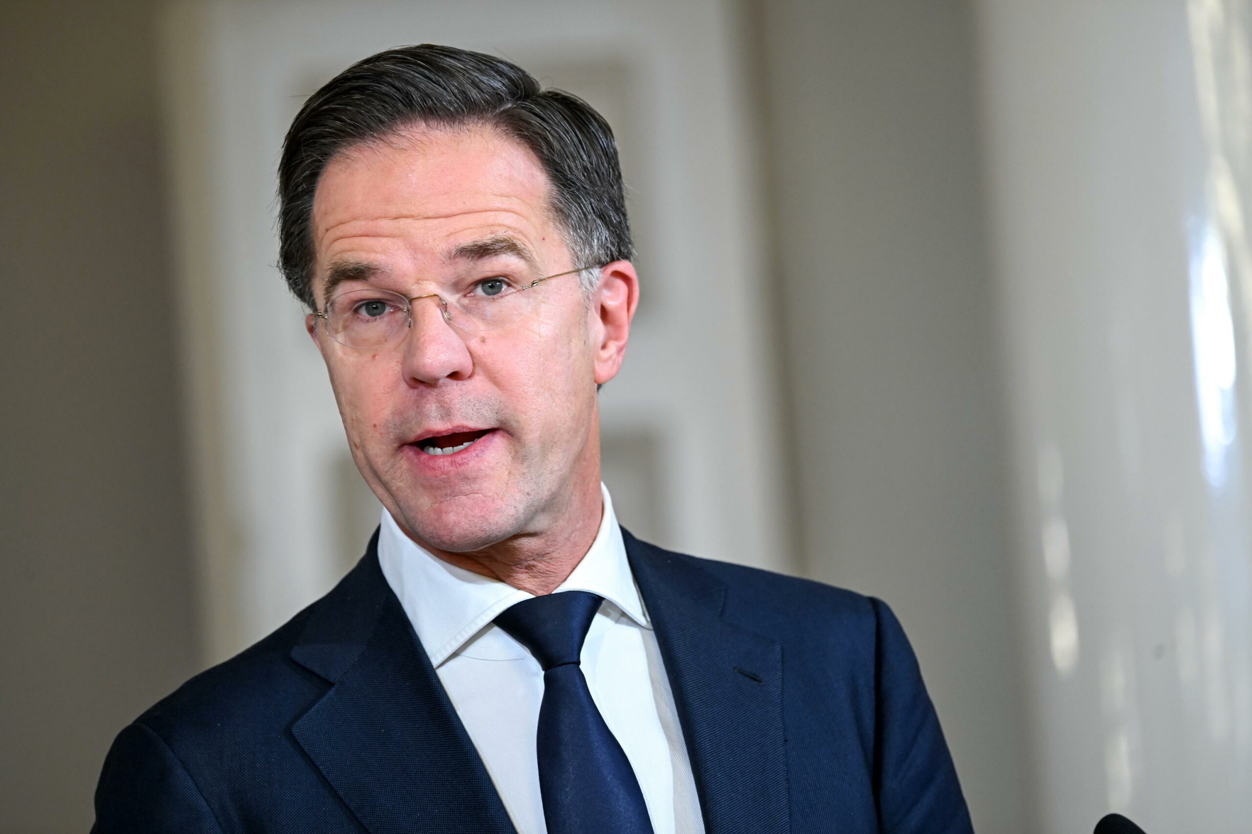 NATO chiede più spese militari, Rutte: “Passare a mentalità di guerra”